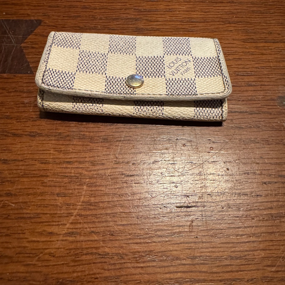 Louis Vuitton Cream and Brown Damier Azur 4 key holder